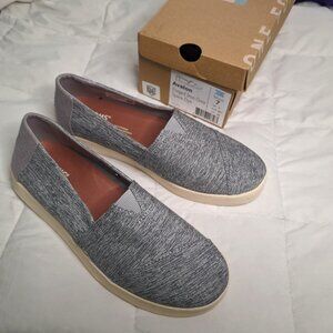NIB New TOMS Women's Avalon slipon shoes size 7